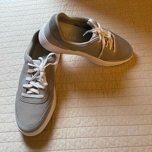 Kizik men’s size 7 wide gray slip on sneaker